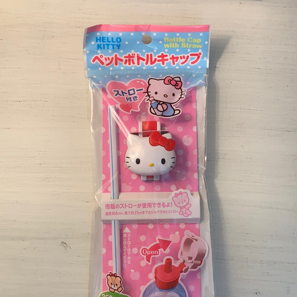 Sanrio Hello Kitty Bottle Cap With Straw
